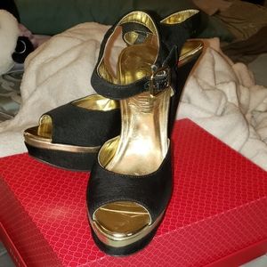 Cute Black & Gold Open Toe Shoes